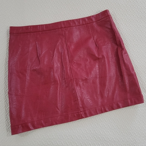 NEW Shinestar Red Vegan Leather Skirt Size Large - Picture 3 of 13